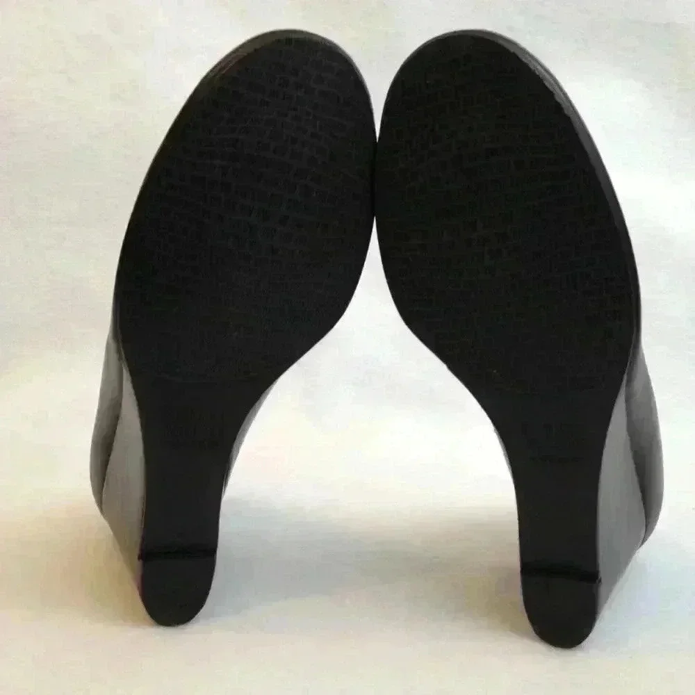 Stuart Weitzman Black Slip-On Spain Size 8M Shoes - Picture 7 of 8